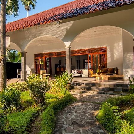 Villa Kelapa Lovina Exteriör bild